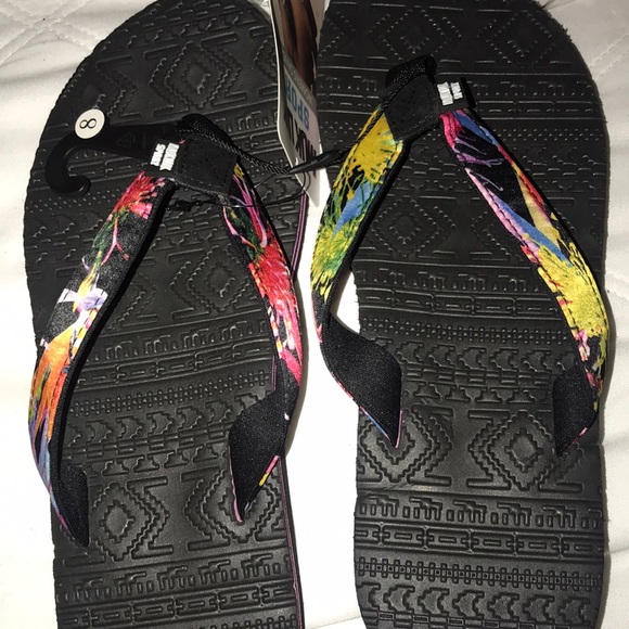 MUK LUK Sandals/flip flops - Picture 8 of 8